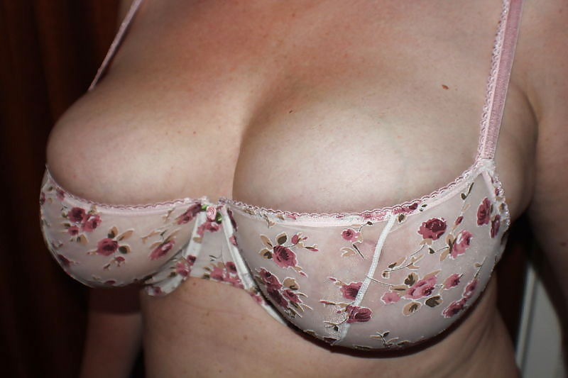 Woman their sell bras on the net 2 #6640872