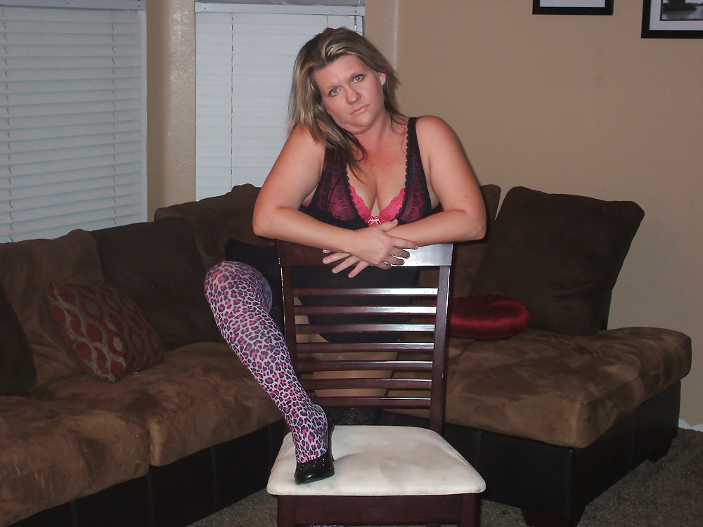 Pantyhose Wife in Hooters Pantyhose & Leopard Stockings. #3251352