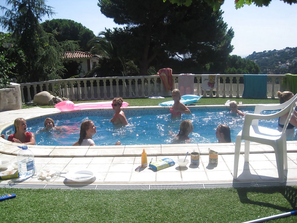 Teengirls in the pool #18563501
