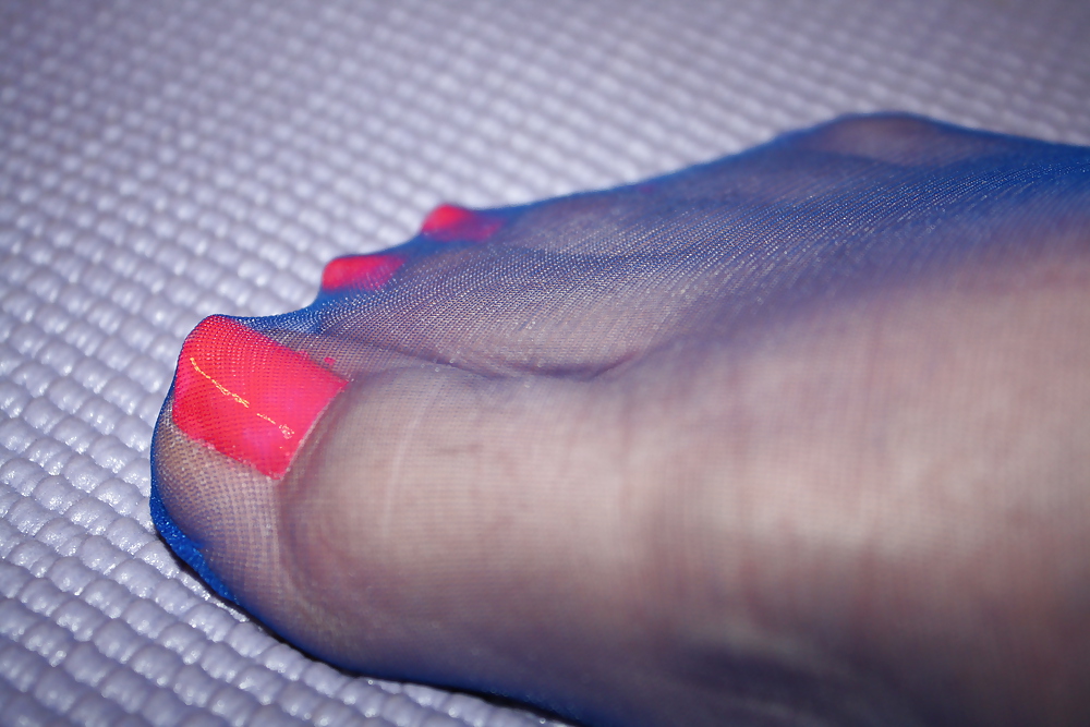 セクシーなナイロン製の足の指、青いパンストがとてもセクシーです。 #10024006