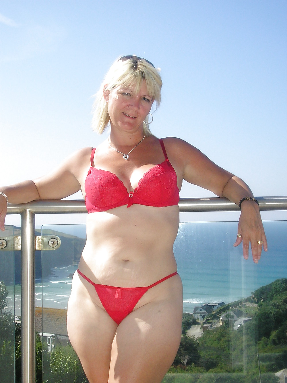 Lincs milf in sun #9835553