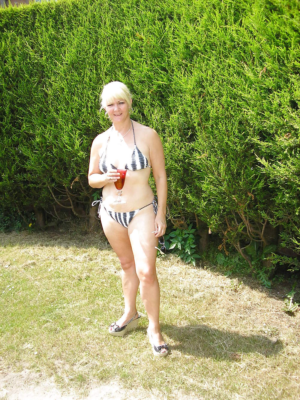 Lincs milf in sun #9835709