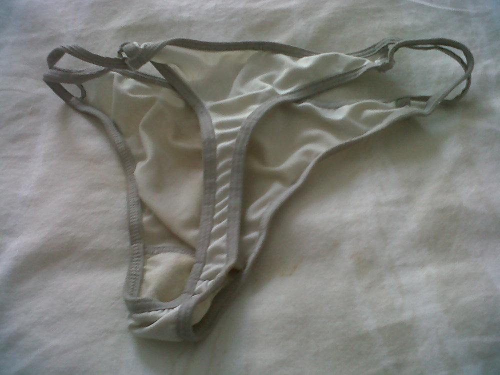 Un petit string blanc  - white thong #10320767
