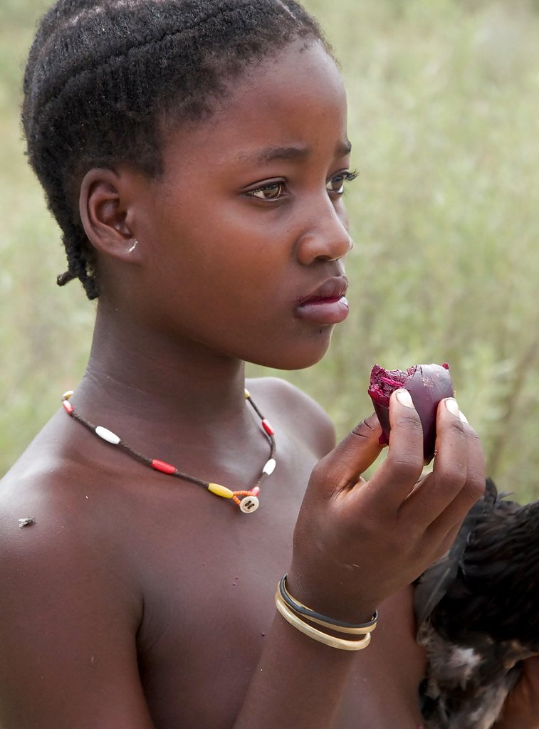 La belleza de las chicas de la tribu tradicional africana
 #16671681