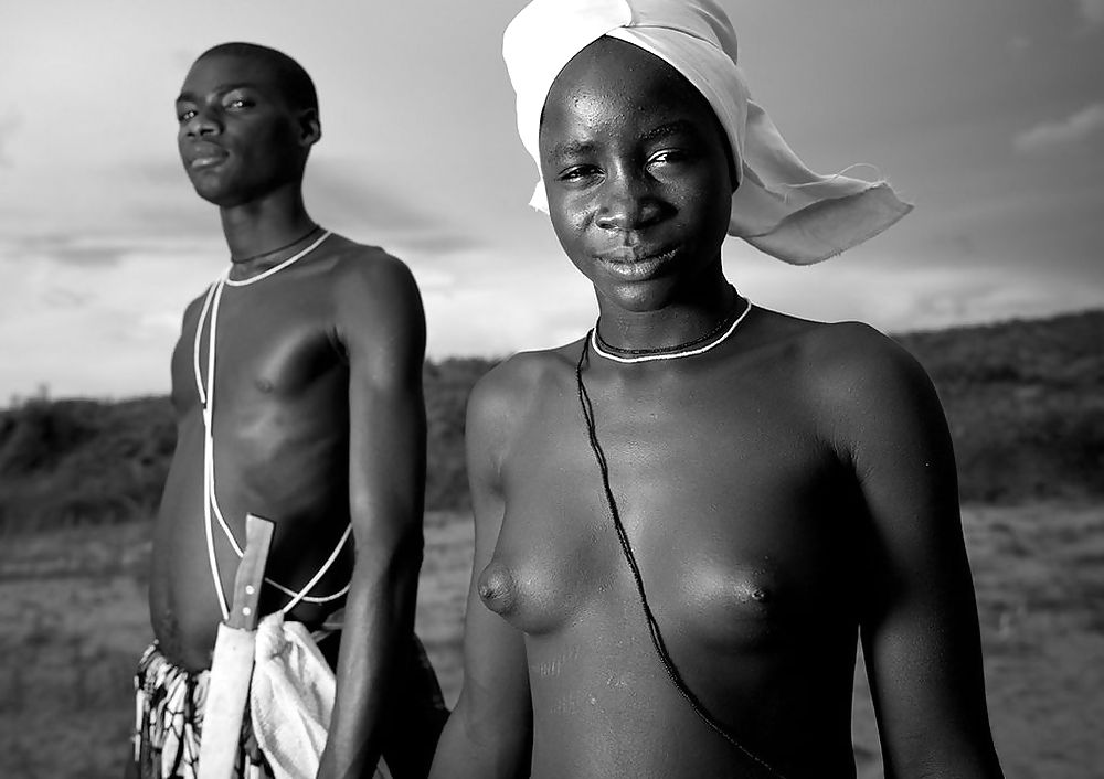 Die Schönheit Afrikas Traditionellen Stammes Mädchen #16671770