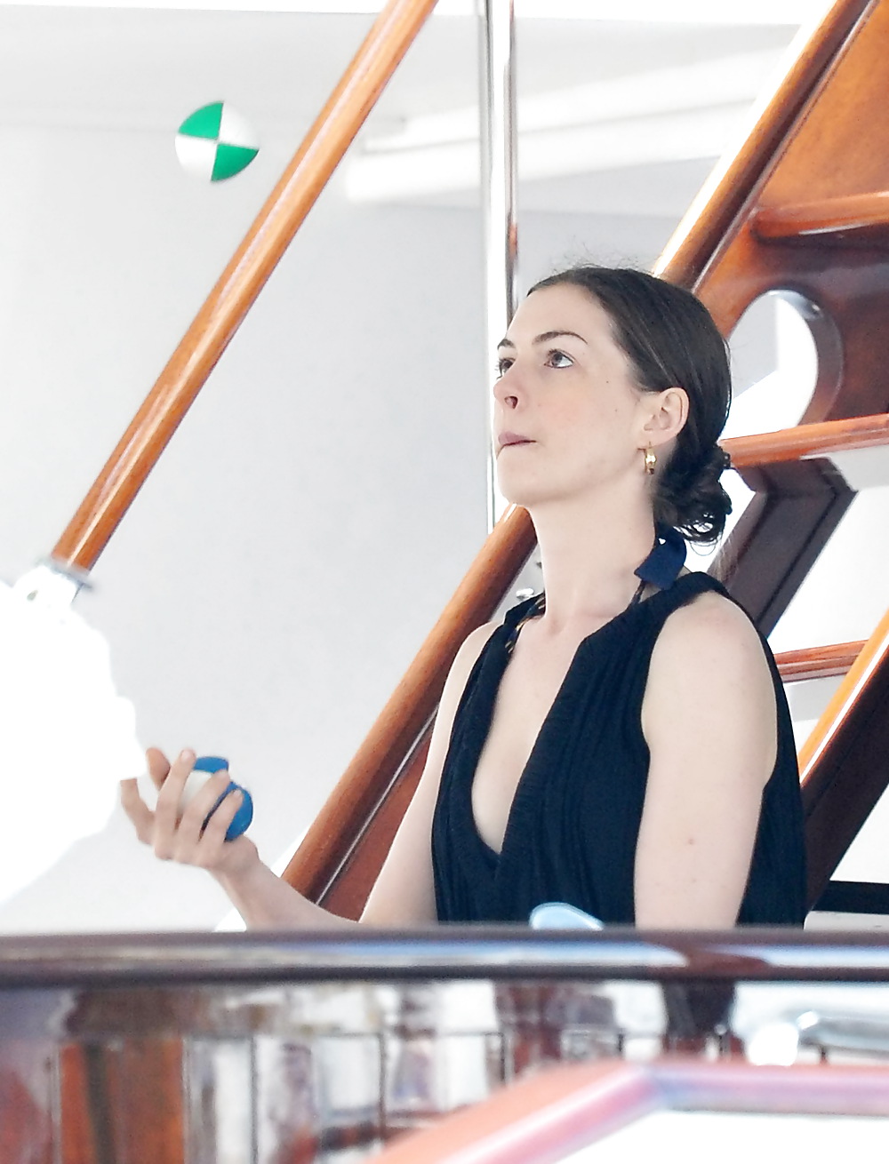 Anne Hathaway - Having fun on a yatch in Capri #4790701
