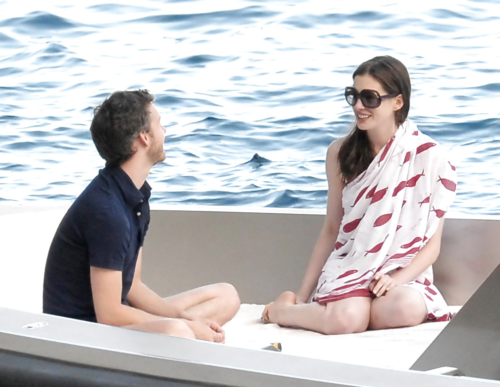 Anne Hathaway - Having fun on a yatch in Capri #4790721