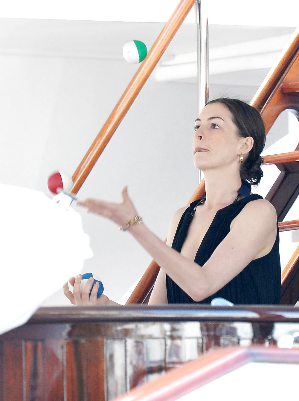 Anne Hathaway - Having fun on a yatch in Capri #4790745