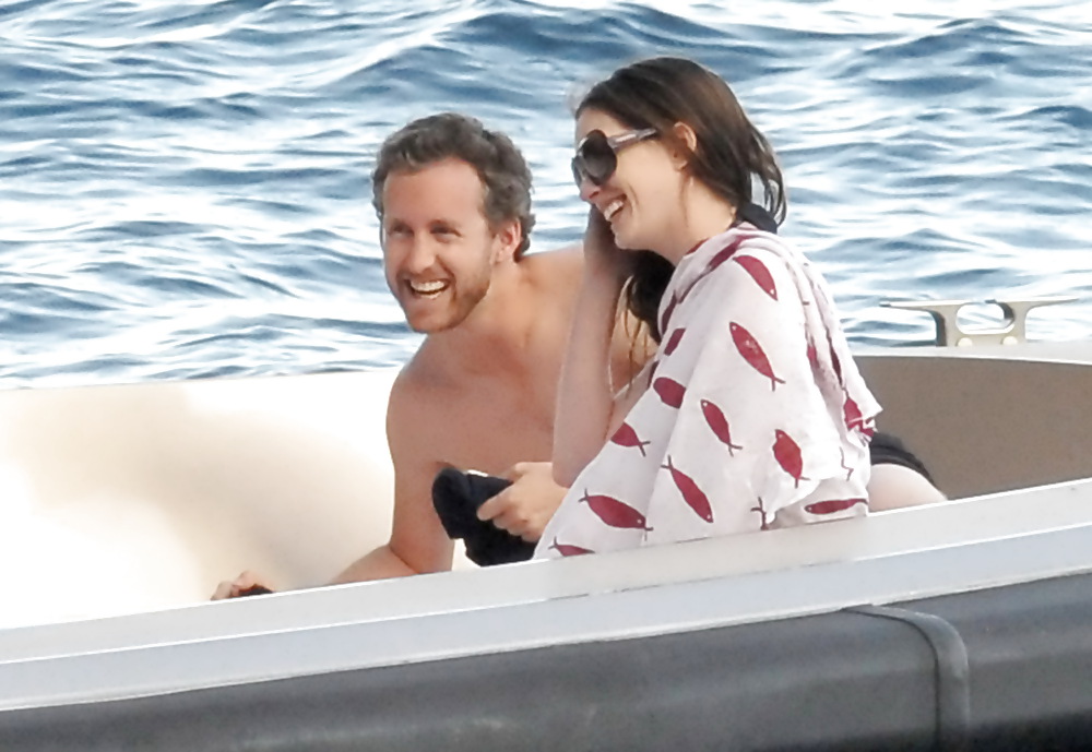Anne Hathaway - Having fun on a yatch in Capri #4790771
