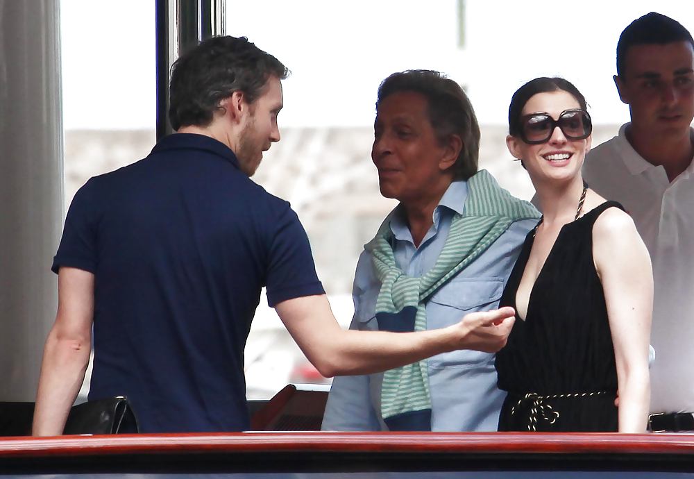 Anne Hathaway - Having fun on a yatch in Capri #4790795