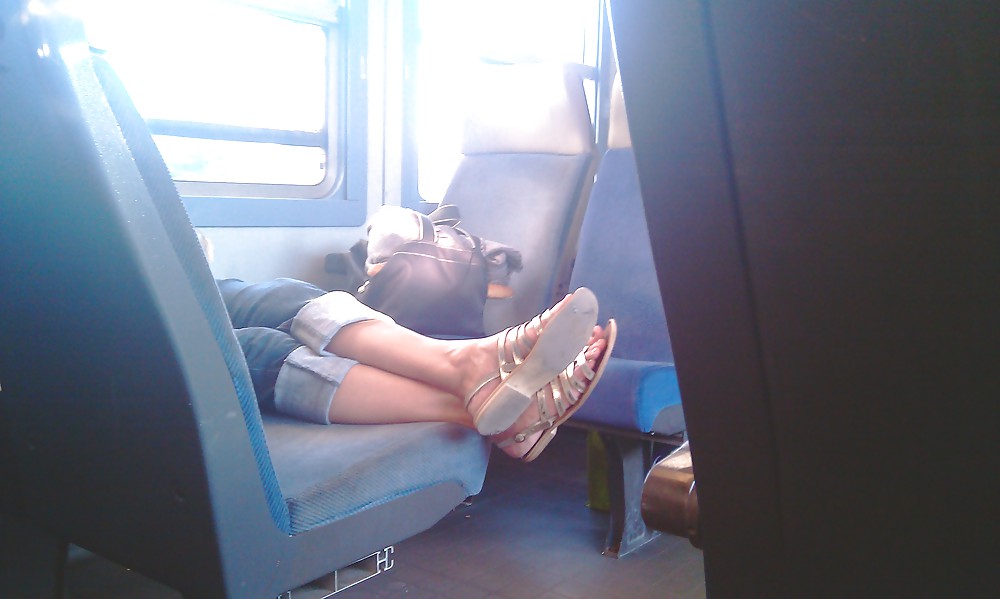 Piedi candidi annie treno
 #11912065