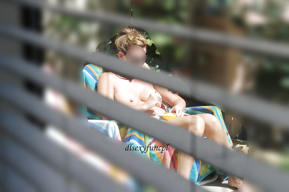 Shhhhh spying on Lola! #9340252