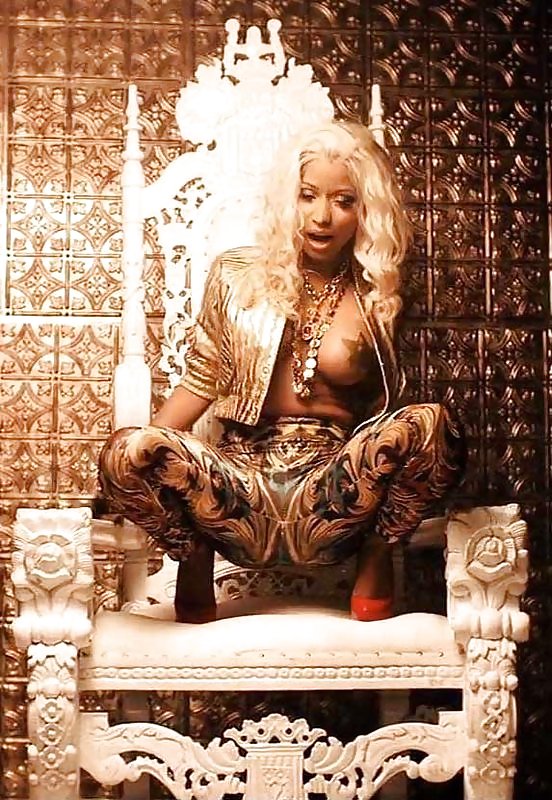 ニッキー・ミナージュのブラレス
 #16368315