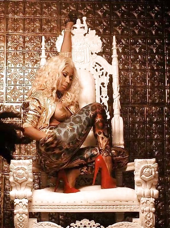 ニッキー・ミナージュのブラレス
 #16368321