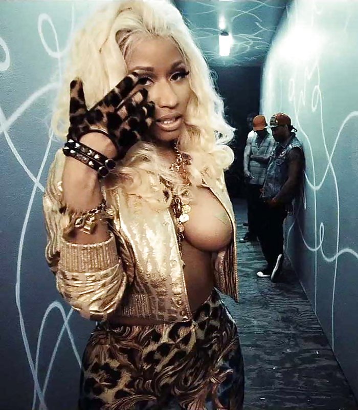 ニッキー・ミナージュのブラレス
 #16368333