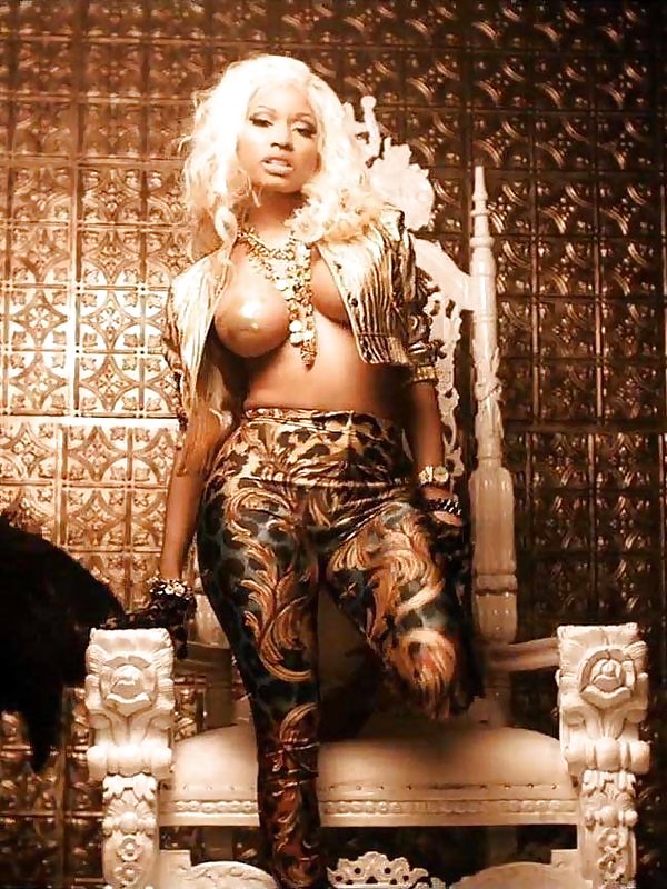 ニッキー・ミナージュのブラレス
 #16368365