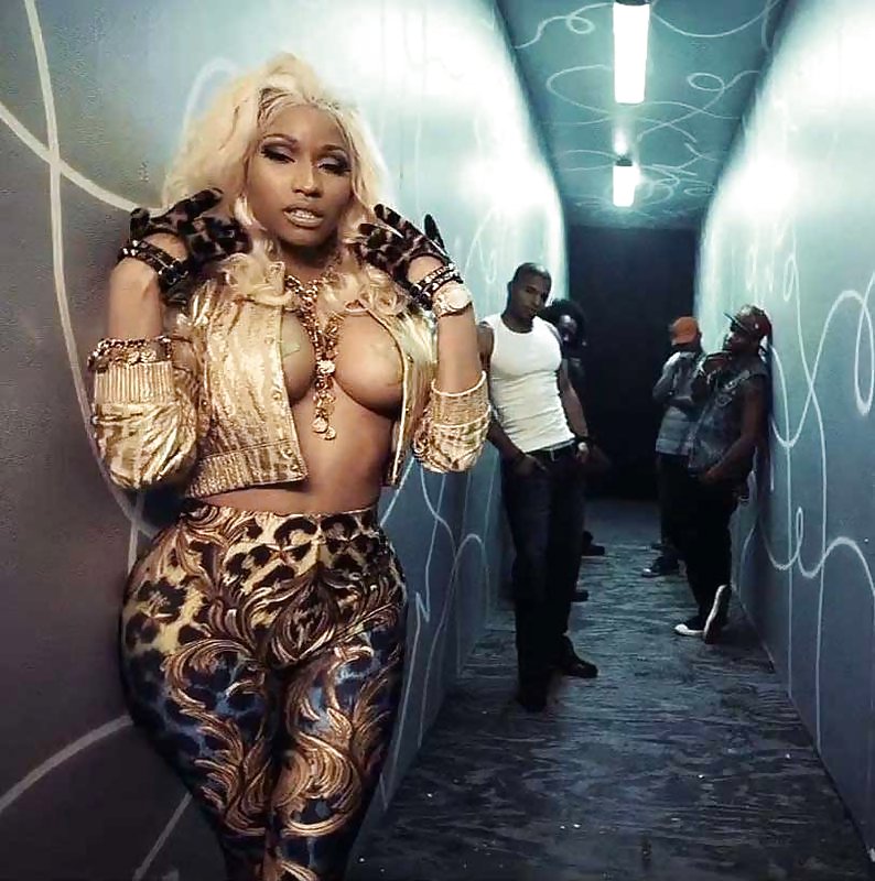 ニッキー・ミナージュのブラレス
 #16368372