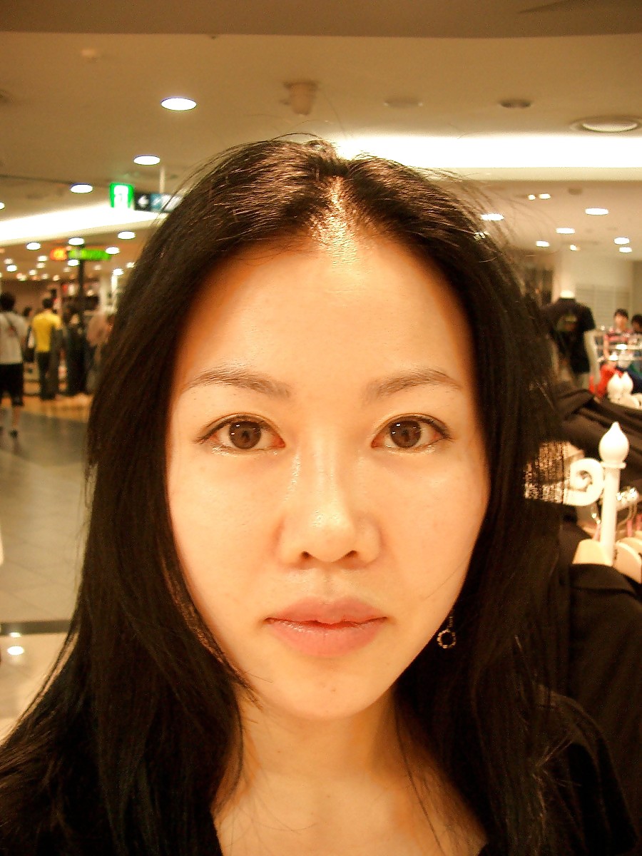 Chinese woman takes self pics #18668101