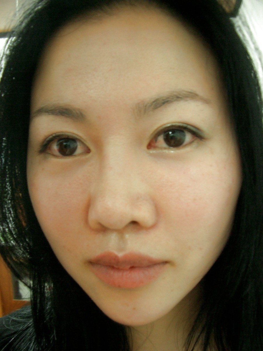 Chinese woman takes self pics #18668106