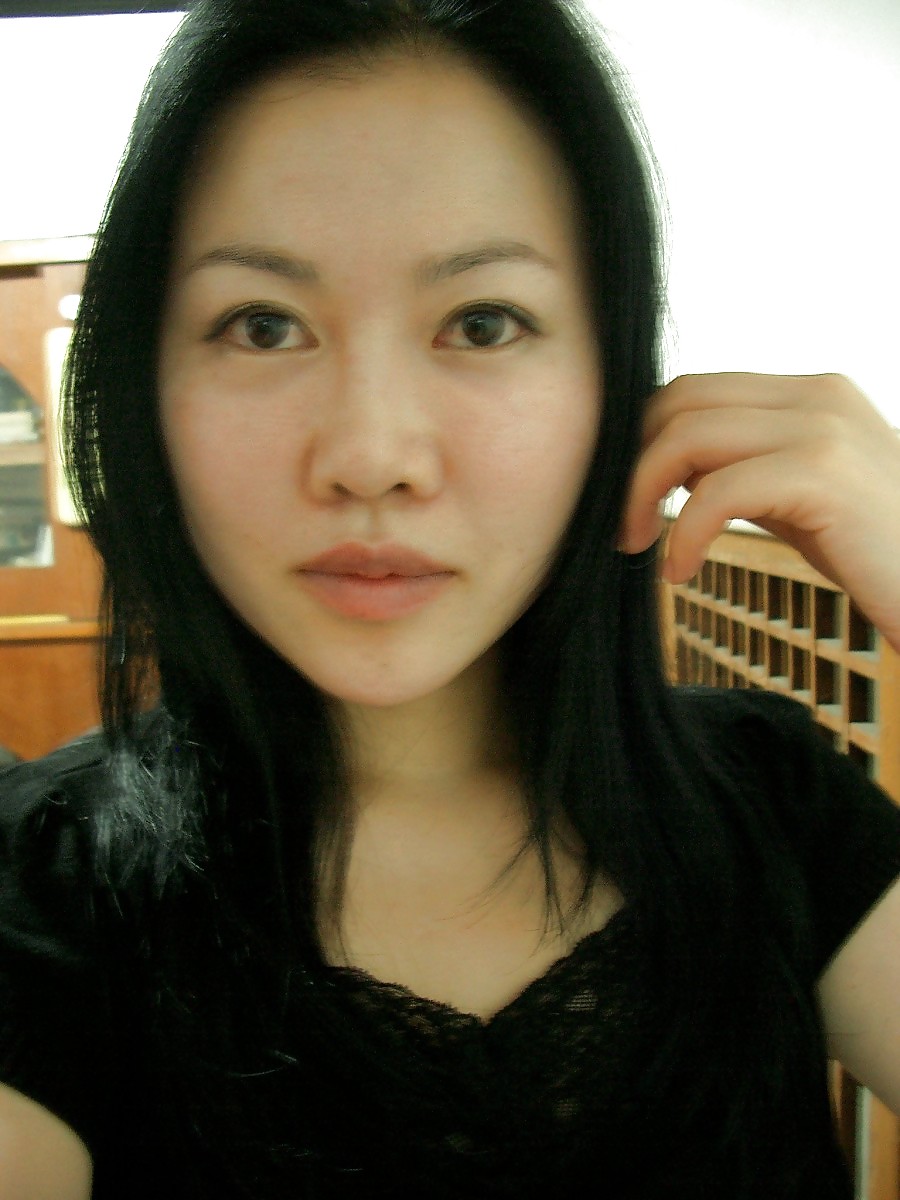 Chinese woman takes self pics #18668115
