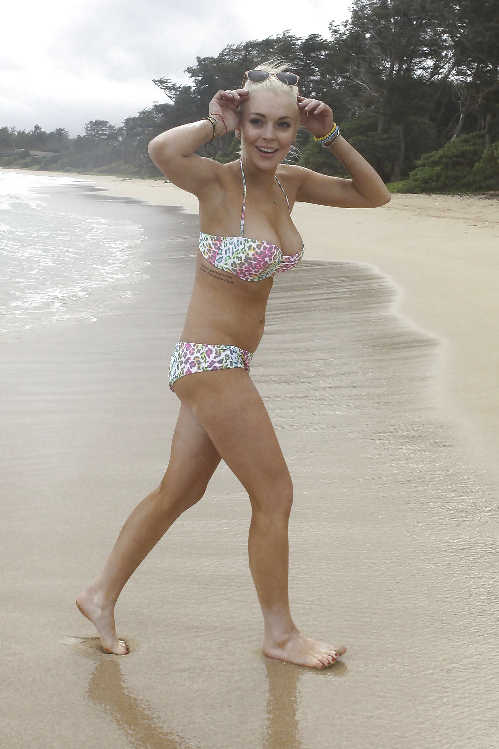 Lindsay Lohan - In Bikini at the beach in Hawaii #8565009