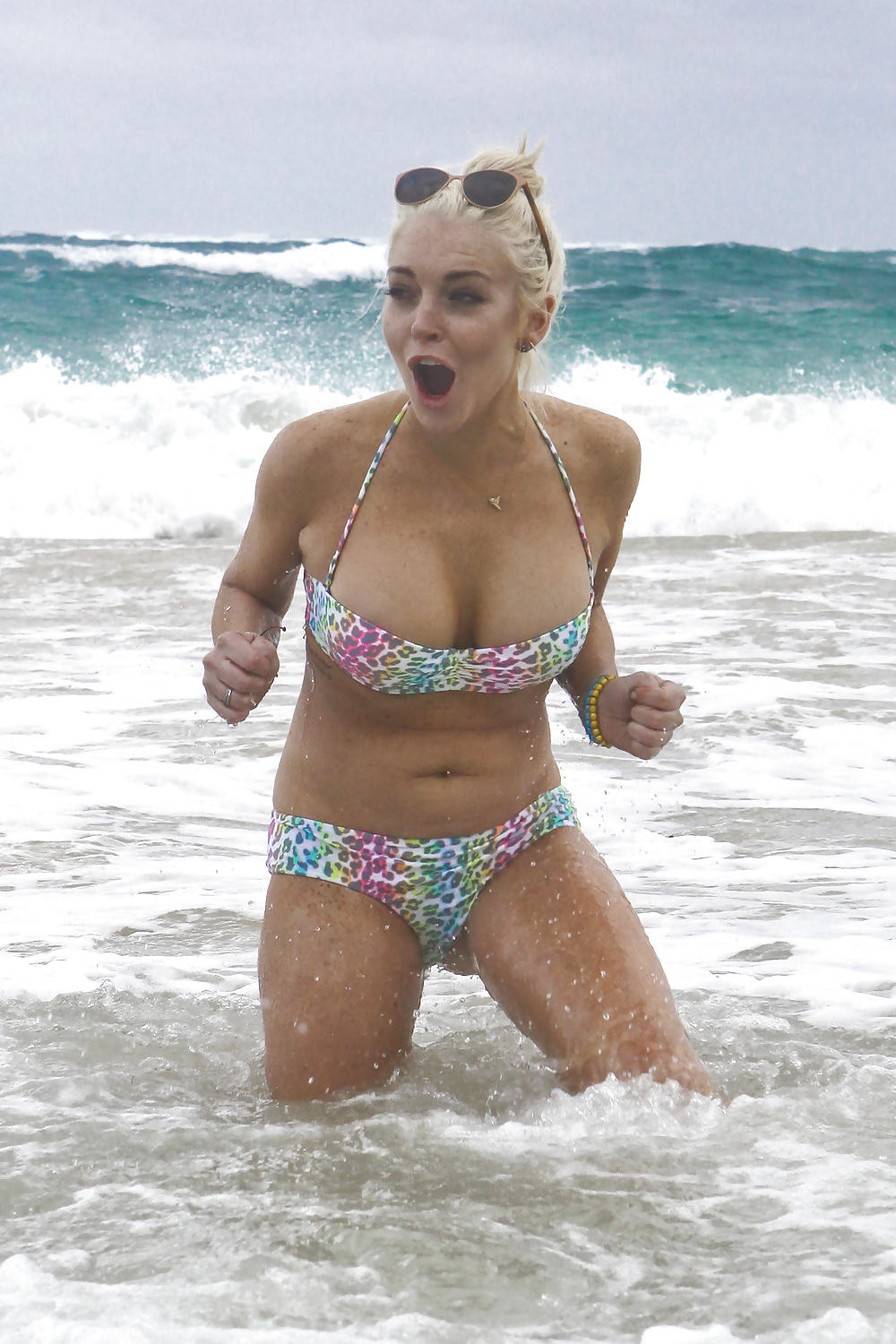 Lindsay Lohan - In Bikini at the beach in Hawaii #8565076