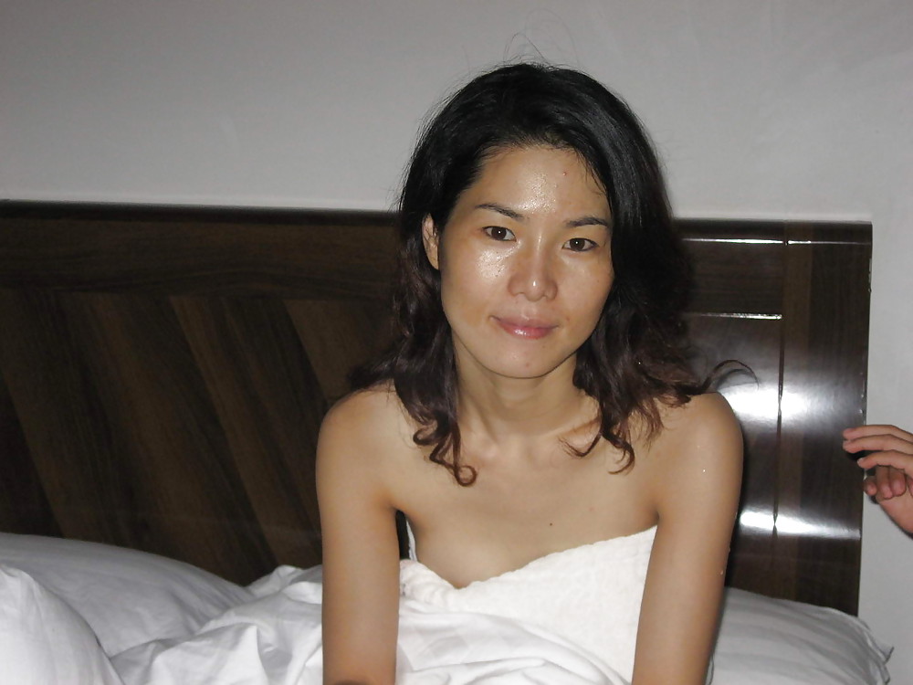 Esposa china con axilas peludas
 #13014277