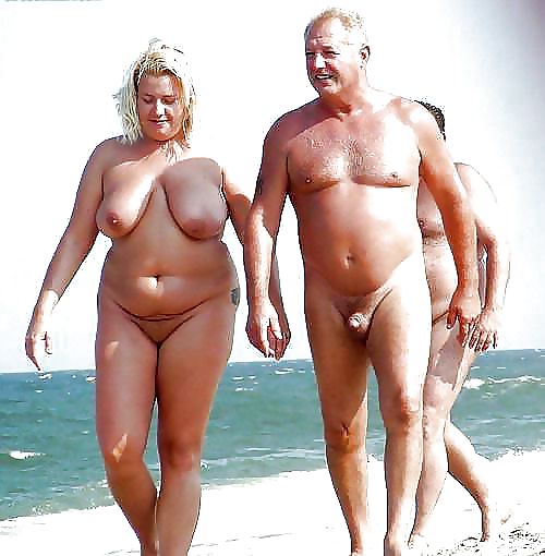 Amateurs solo pareja en la playa
 #20972368