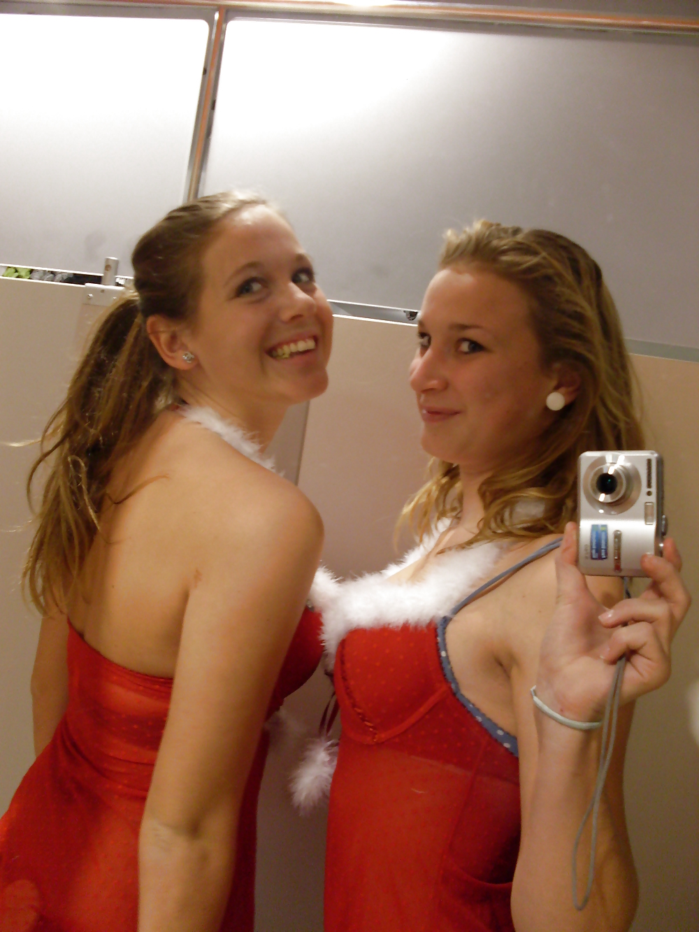 Girls #3477575
