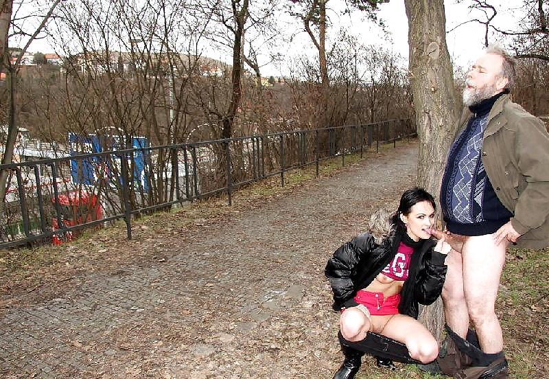 Joven follada por un viejo en el parque por la vela
 #4827362