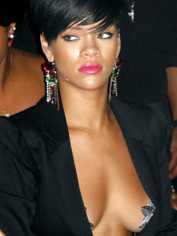 Rihanna ALL NUDE PICS!!! #13839164