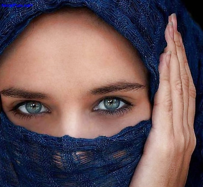 Moshe una mirada en sus ojos y yo estaba enganchado
 #5040780