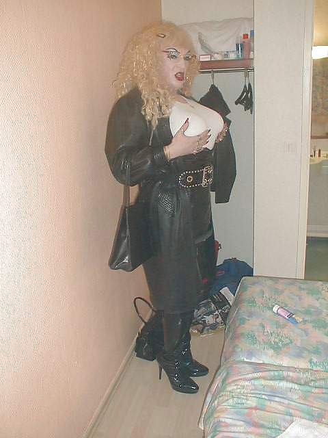 Isabelle Das Leder Hündin #9023604