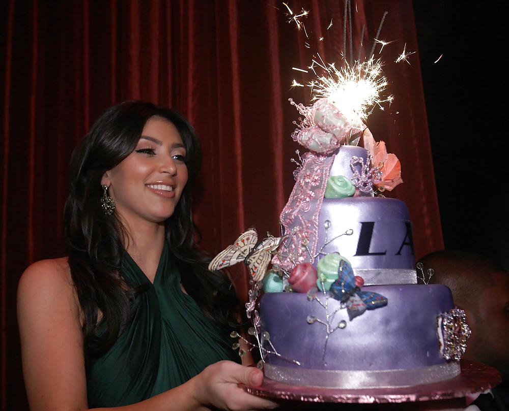 Kim kardashian festeggia il suo compleanno al lax nightclub
 #3741759