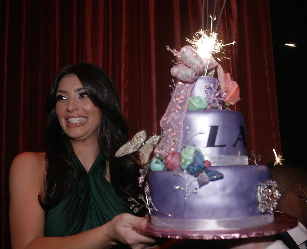 Kim kardashian festeggia il suo compleanno al lax nightclub
 #3741912