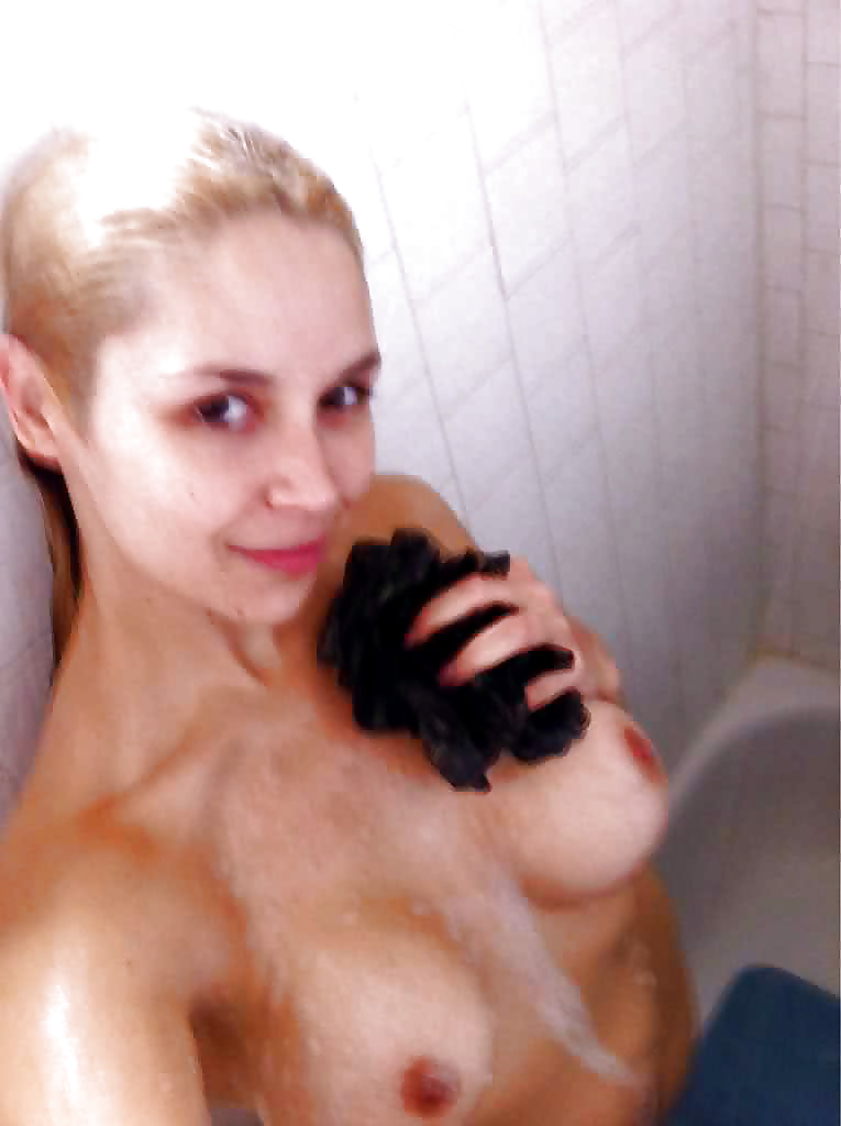 Ayudándome a correrme
 #20143636