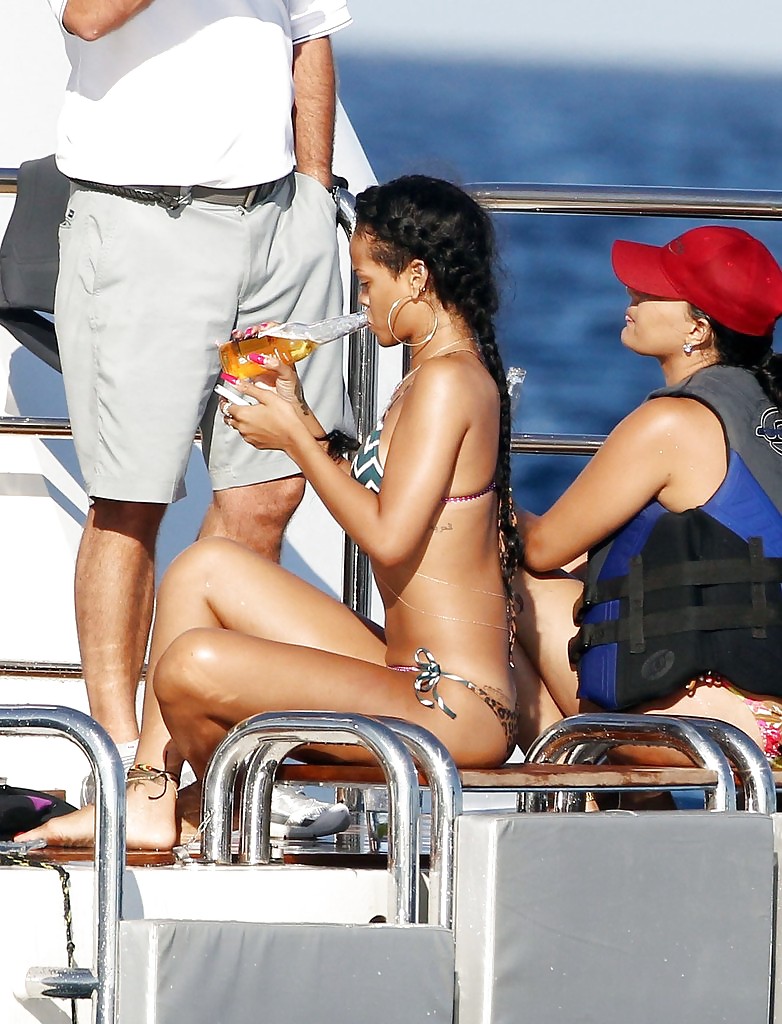 Rihanna bikini en st tropes lovely tits
 #10316115