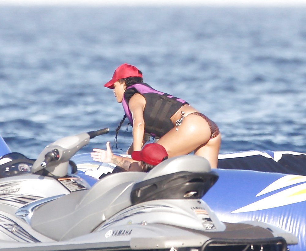 Rihanna bikini en st tropes lovely tits
 #10316139