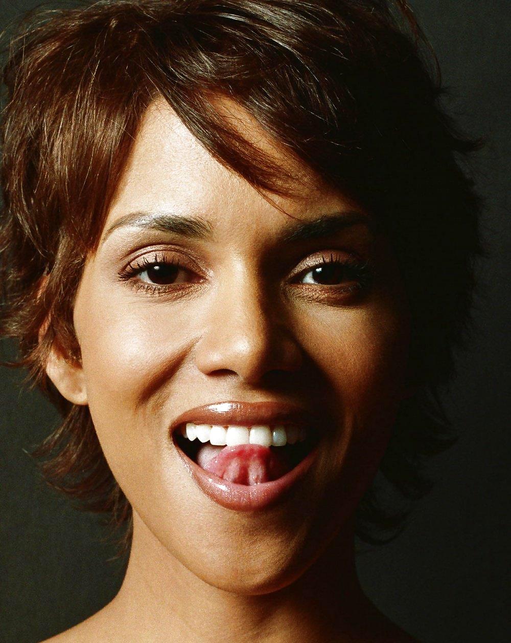 Halle berry ultimate glamour,cleavage,caps
 #8353264