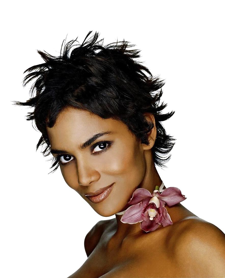 Halle berry ultimate glamour,cleavage,caps
 #8353309