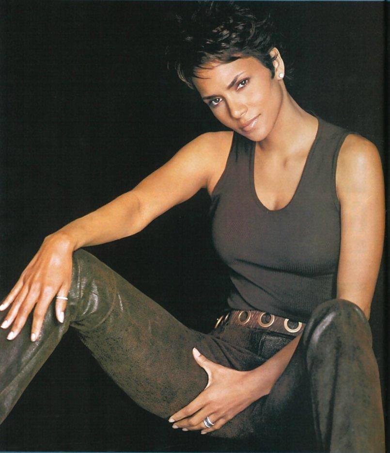 Halle Berry Ultimate Glamour,Cleavage, Caps #8354519