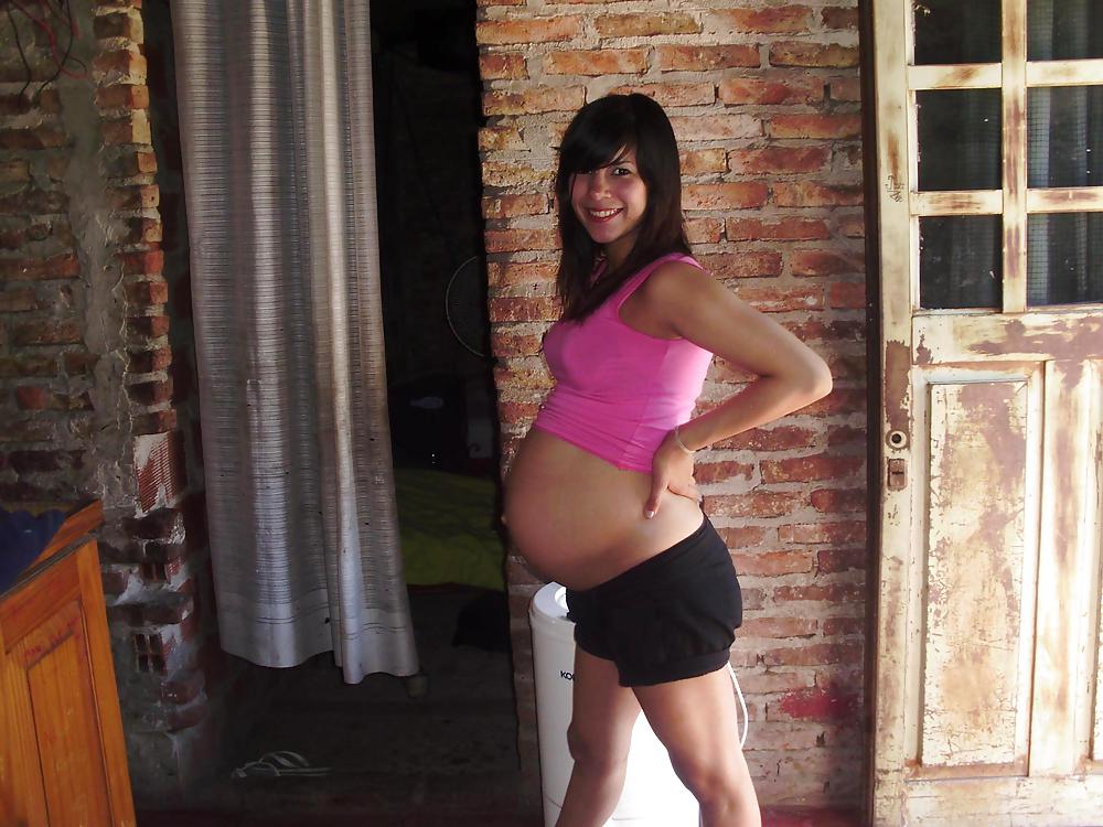 フェイスブックの妊娠中の赤ちゃん
 #15169382