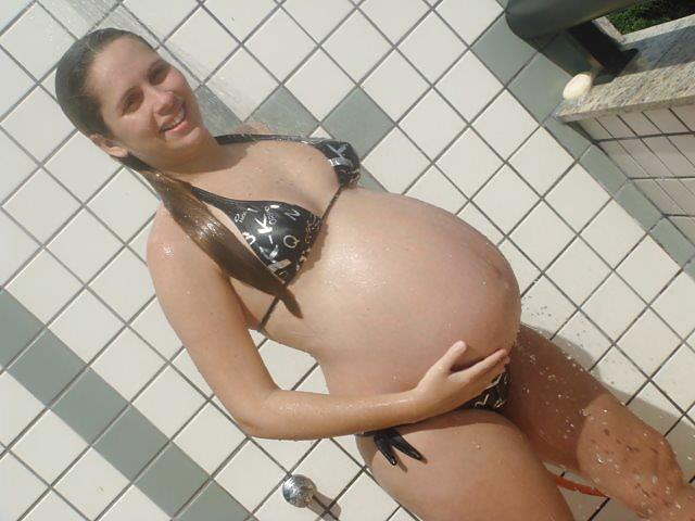 フェイスブックの妊娠中の赤ちゃん
 #15169425