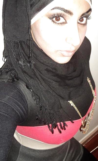 Pakir Hijab Schlacke #13551141