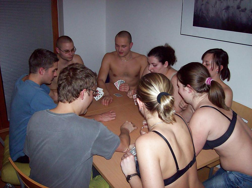 Strip Poker #18929894