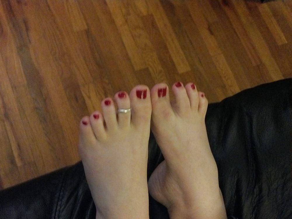 Milfs Toes (Please comment) #12280489
