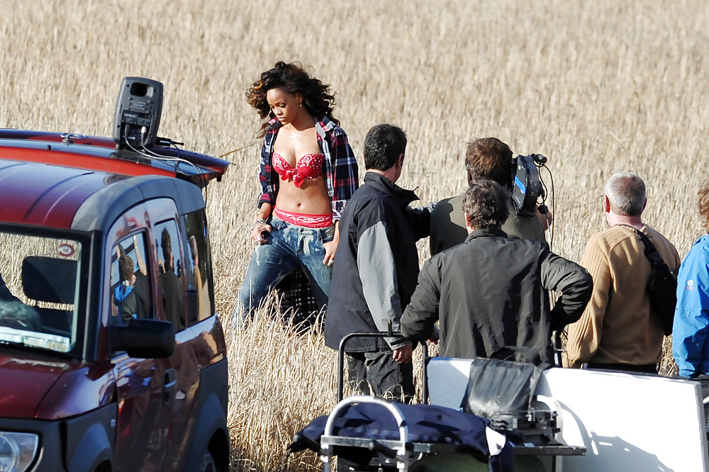 Rihanna filming we found love in ireland grabs tits
 #9959662