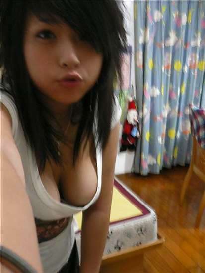 Asiática linda chica posando
 #1726756