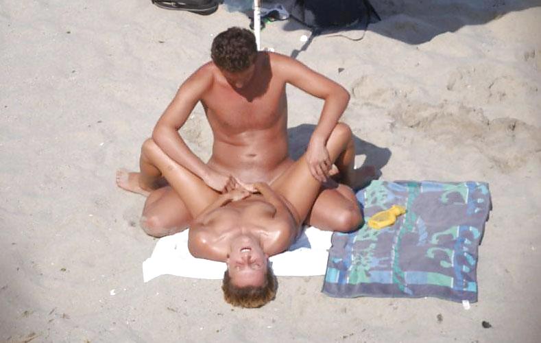 Mix sesso sulla spiaggia 13
 #13723129