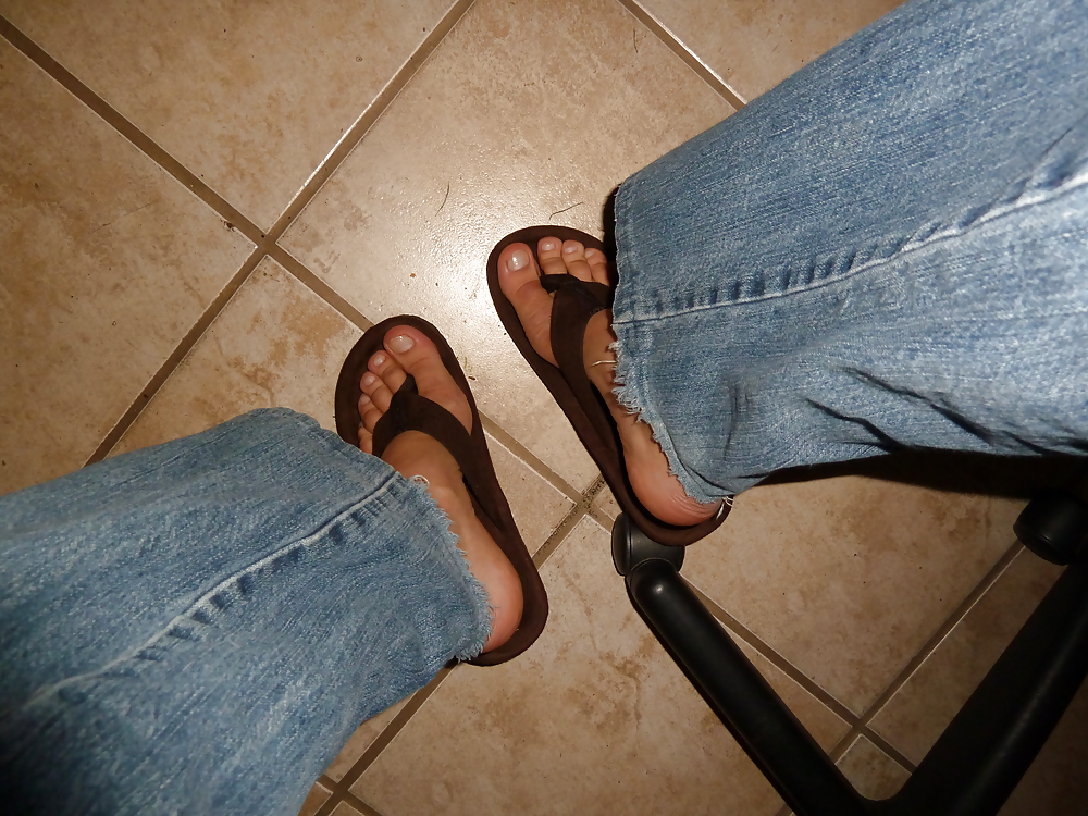 Flip flop feet #10728498